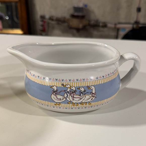 Vintage ribbon geese gravy boat - Picture 1 of 3